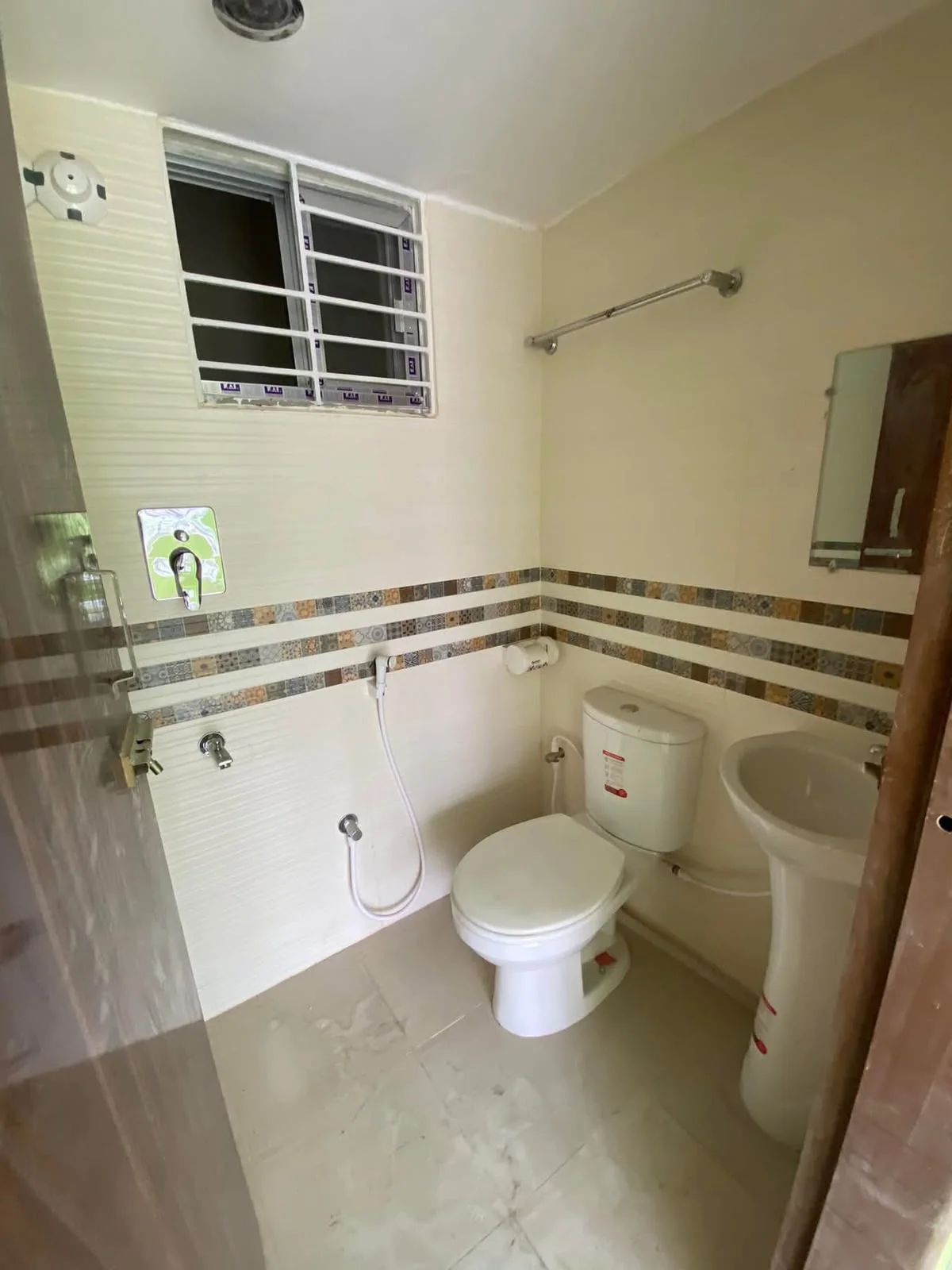 Rent Flat / Apartment at Bashabo in Dhaka - Image 5