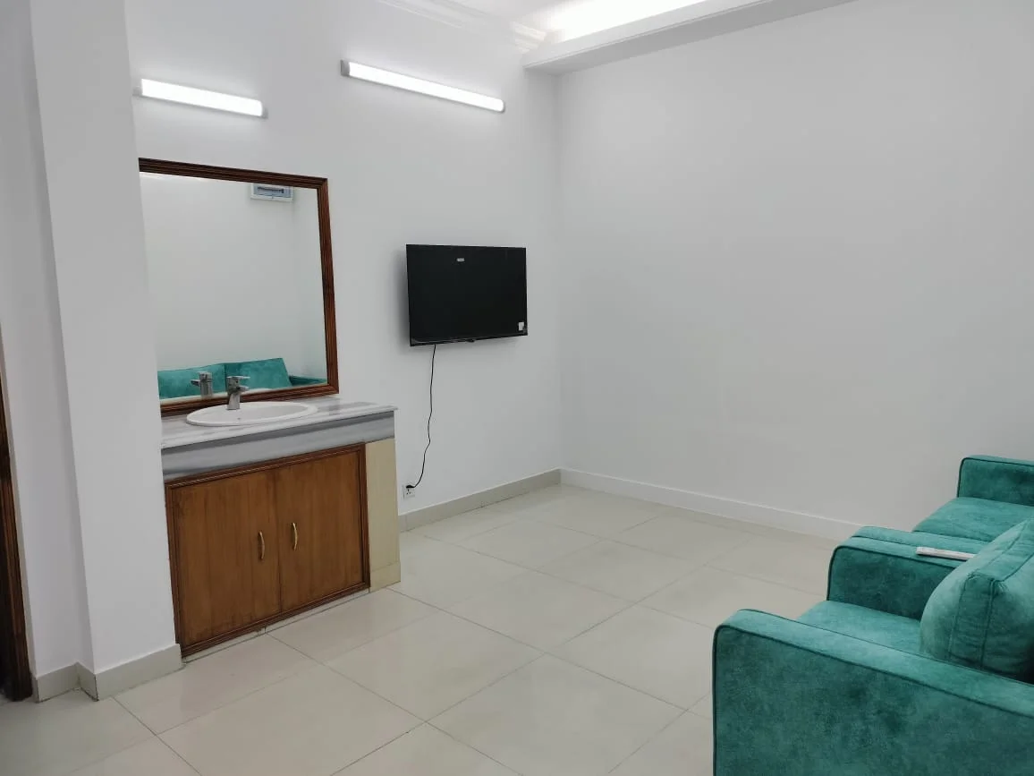 Rent Flat / Apartment at Bashundhara R/A in Dhaka - Image 2
